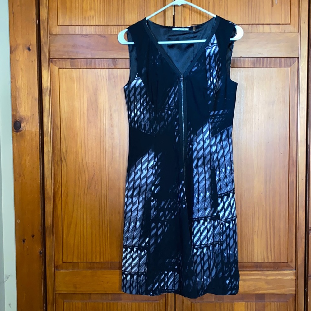 Tahari Women’s Full Zipper Sleeveless Flowy Dress - Size 4